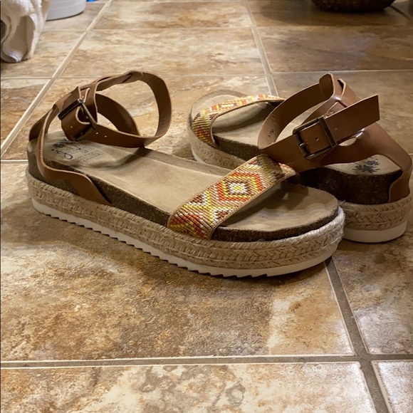 Sandals - Picture 2 of 2